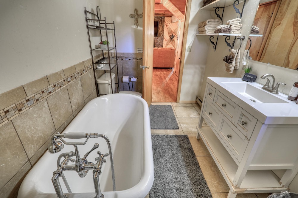 NEW The Wolf Den in Pagosa Springs view 2
