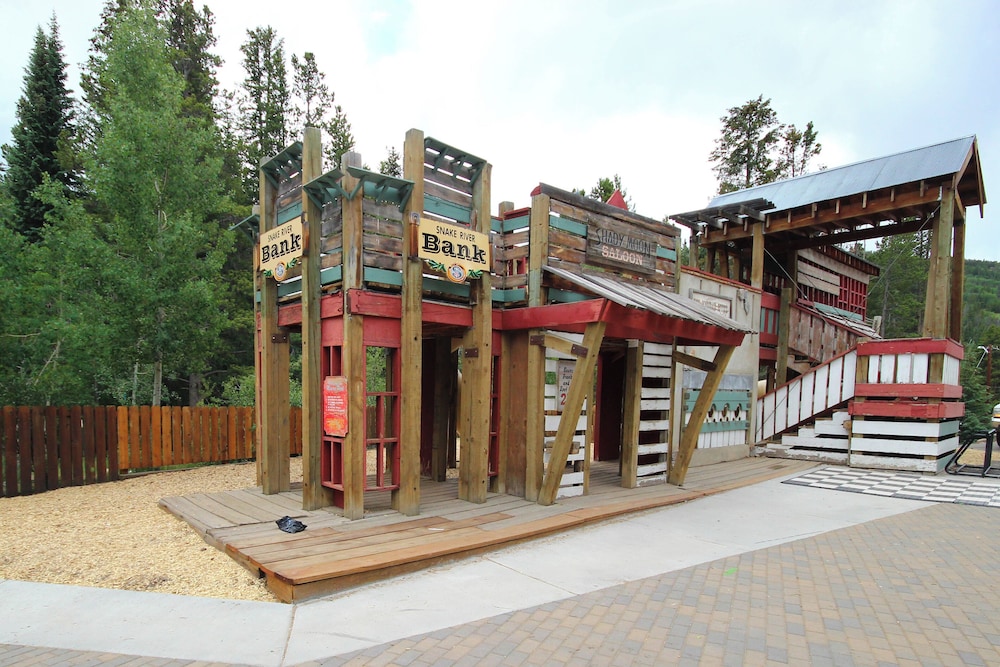Summit County Vacations - Expedition Station 8607 by SummitCove Vacation Lodging - Property Image 15