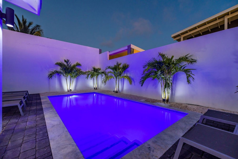 NEW 5BR Villa w Privatepool 3min to Eagle Beach