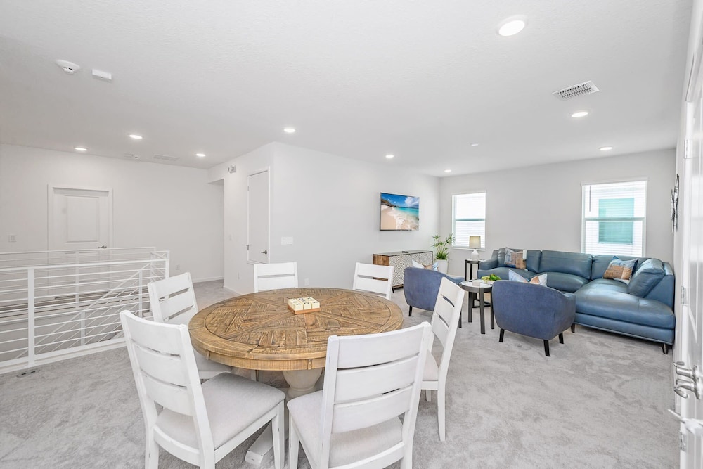 Upstay Luxury Resort Home w Pool & Patiosleeps 26