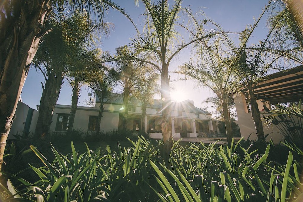 Shiraz Estate Villa & Studios