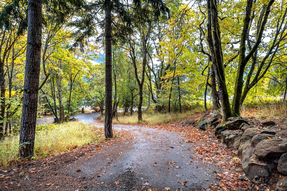 Evergreen Retreat Ab 30 Night Minimum 4 Bedroom Home