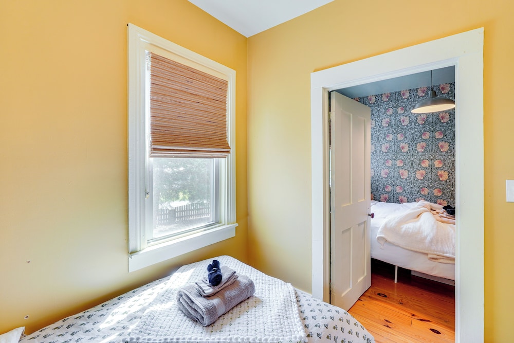 Historic Catskills Farmhouse Cottage by Belleayre