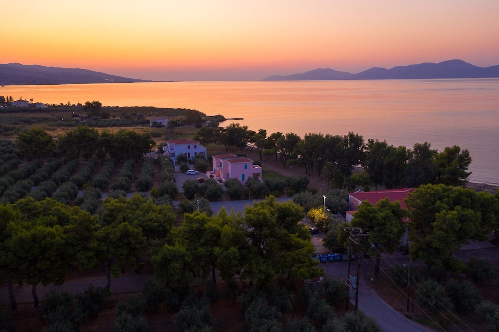 Makis Inn Resort