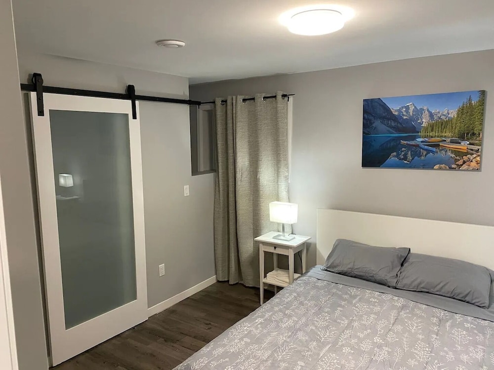 Modern 3 BR Home - Family Friendly view 5