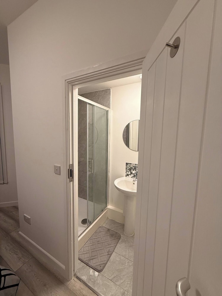 Stylish Dream Home With 4 En-suite Bedrooms