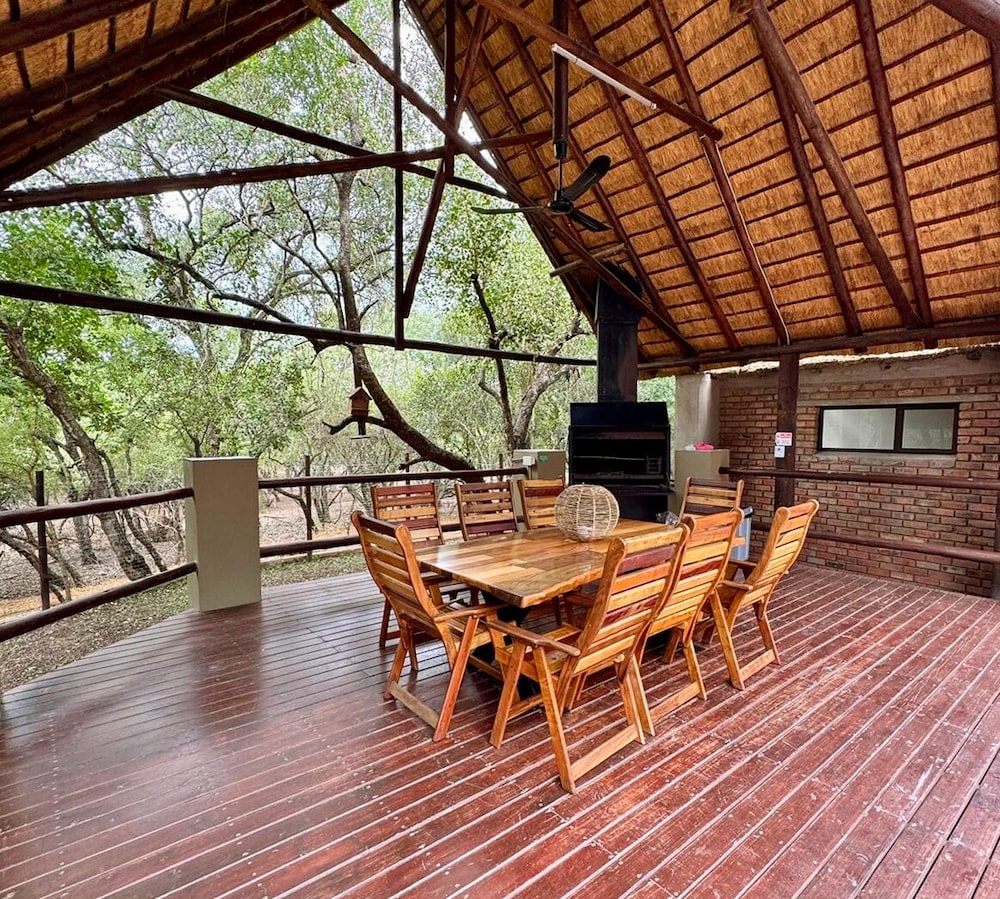 Singwe Private Safari lodge