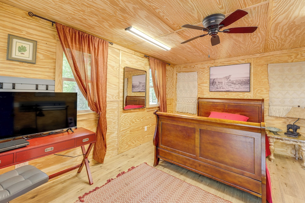 Private On-site Boat Dock: Remote Cabin in Titus