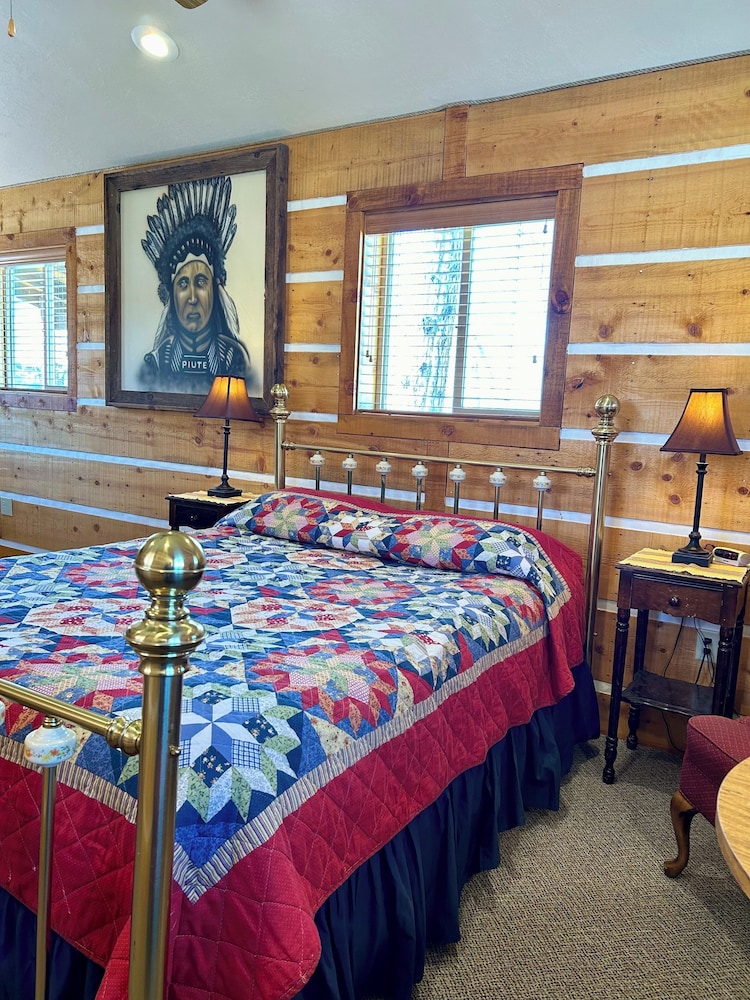 Moore's Old Pine Inn