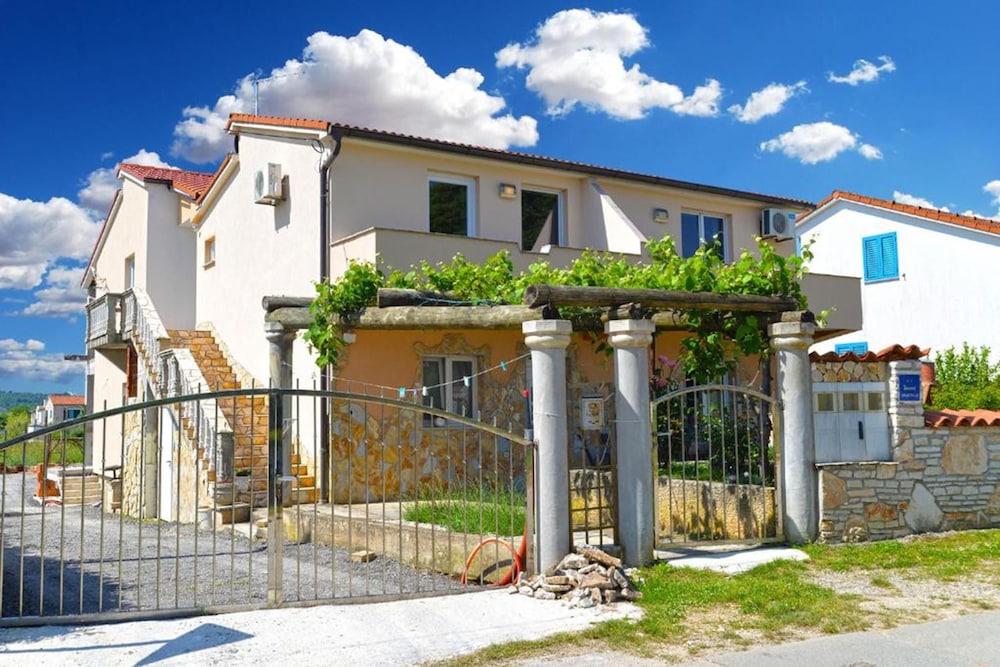 Apartments Maro