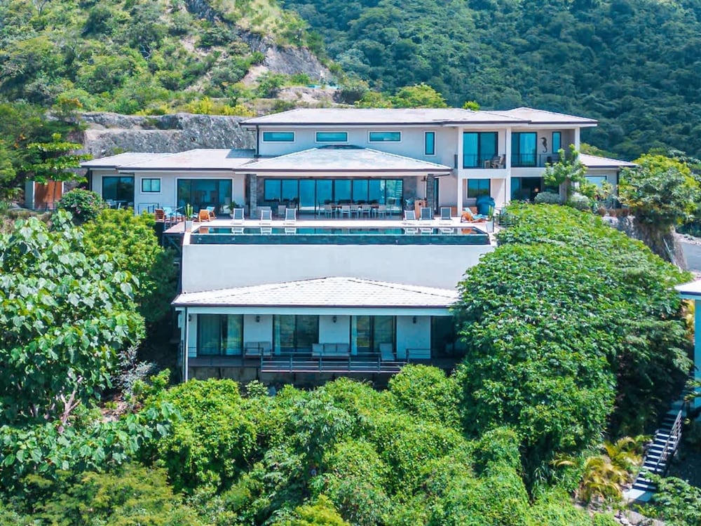 w Breathtaking 9BR Villa in Costa Rica