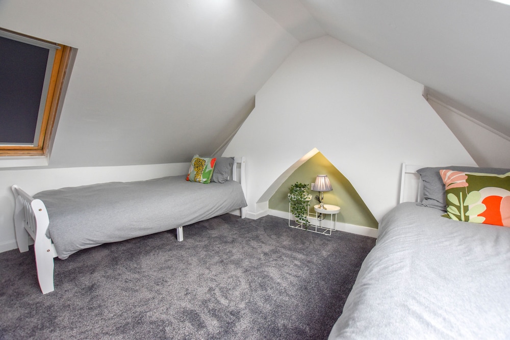 Impeccable 4-bed Home Close to City Centre view 3