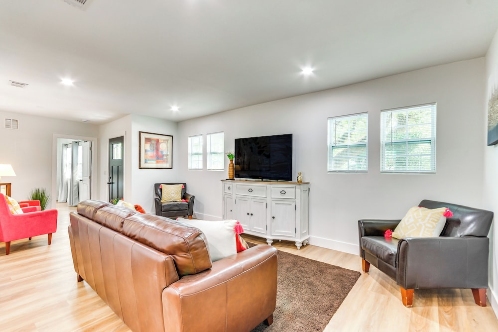 3 Mi to Dtwn Entertainment: Pensacola Family Home!