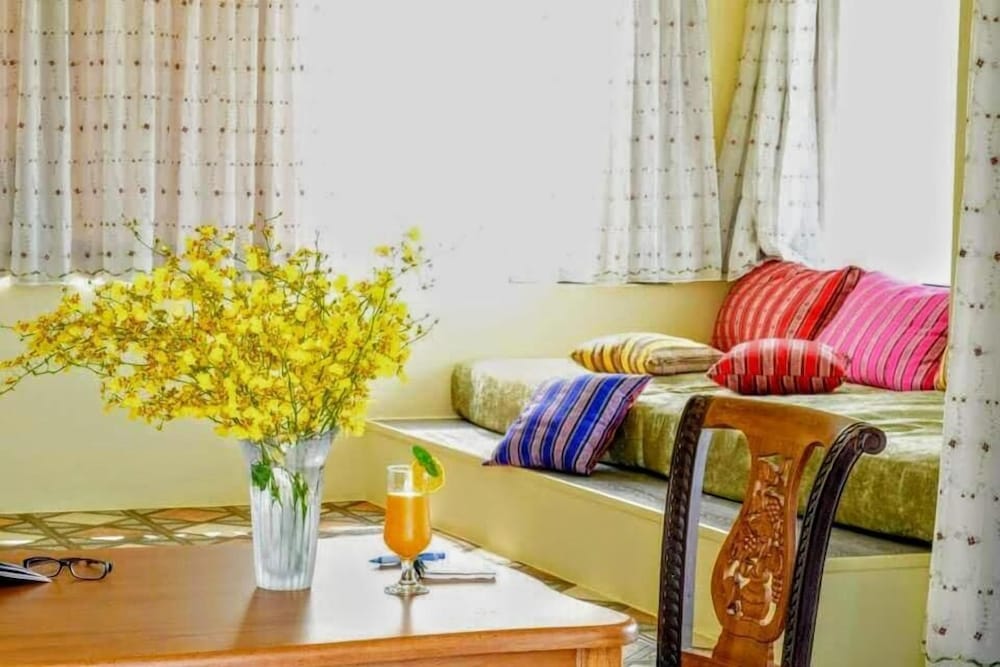 23.5 Blue B & B