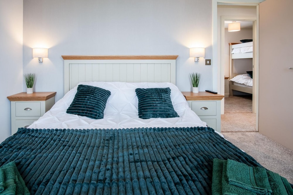 Swallow Lodge - 3 Bedroom Lodge - Wisemans Bridge