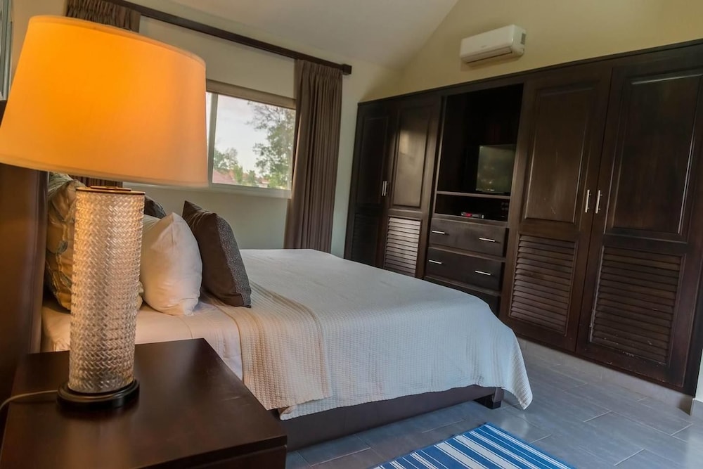 Villa Equipped With an Infinity Edged Pool in Gated Community view 4