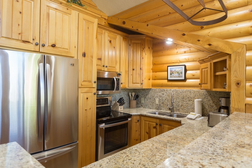 Comstock Lodge - Two Bedroom Condo with Hot Tub #306 2 Condo