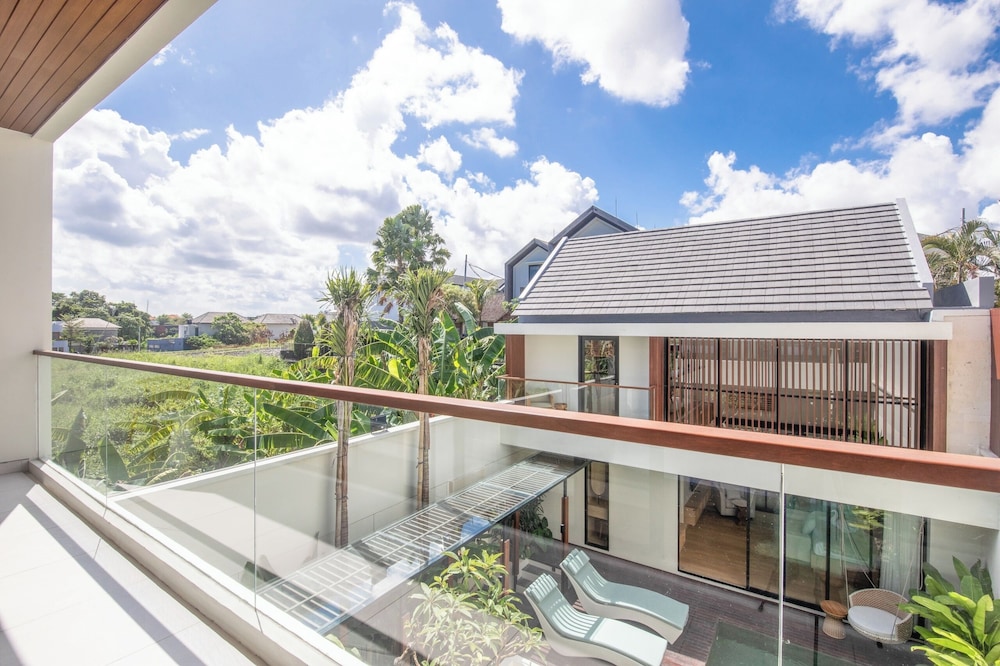 Elegant 3BR Escape Canggu AC 5min Shore