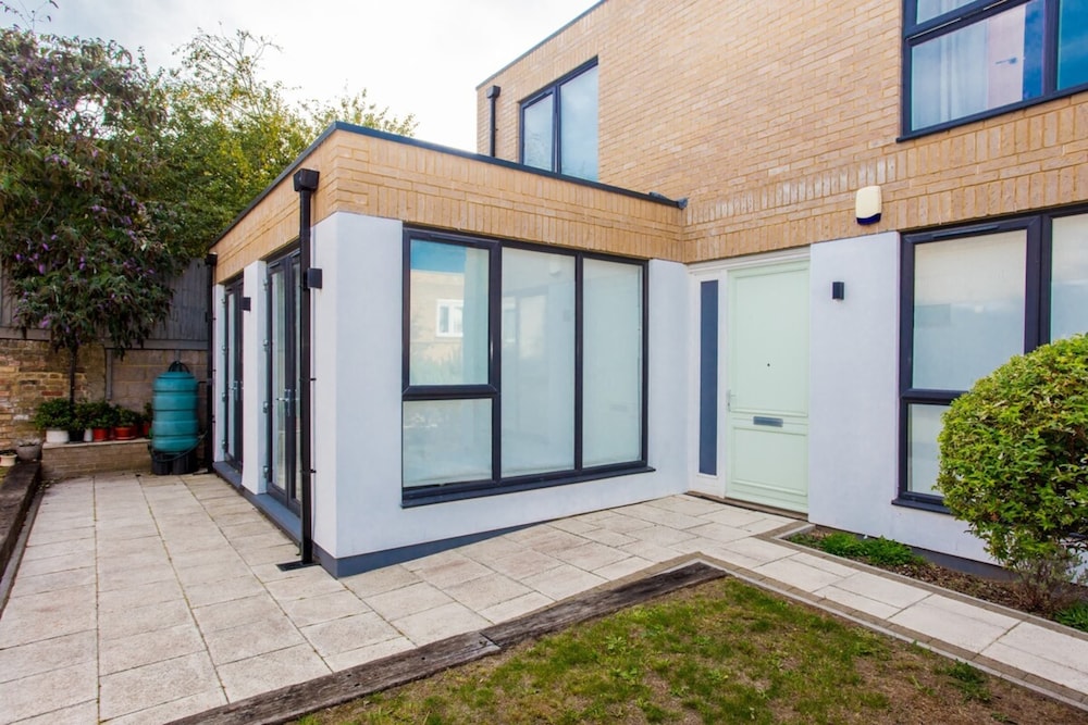 Cosy 2 Bedroom House Near Greenwich