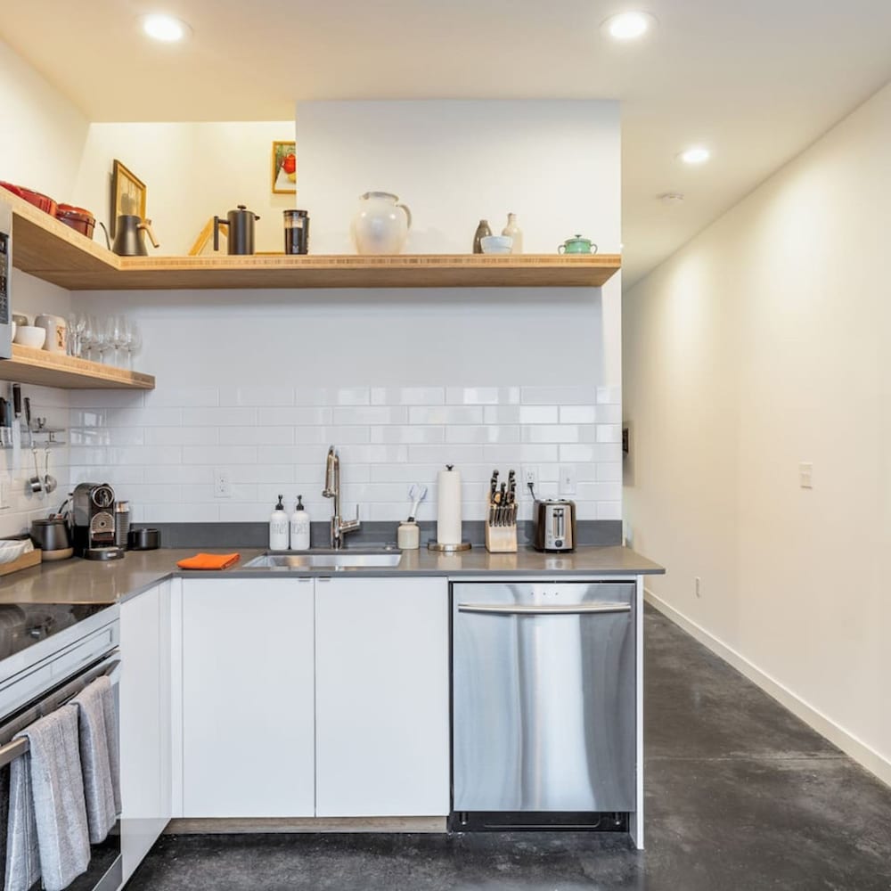 2BR 2BA The Ballard Modish Seattle w Rooftop View view 4
