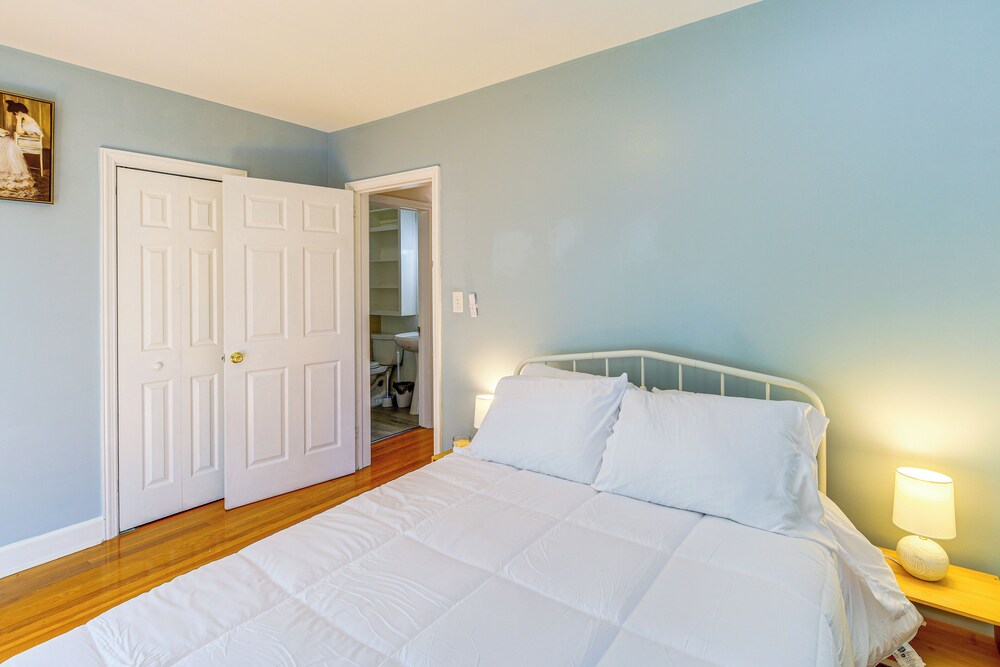 Walk to Main Street! Home in Historic Jonesborough