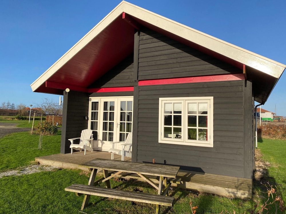 Modern 6-person Chalet in the Frisian Countryside, 3 Bedrooms and Wifi view 5