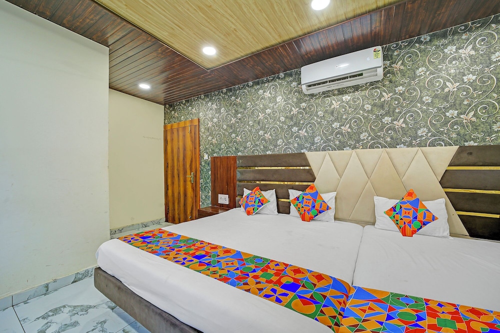 Fabhotel Starlight Inn