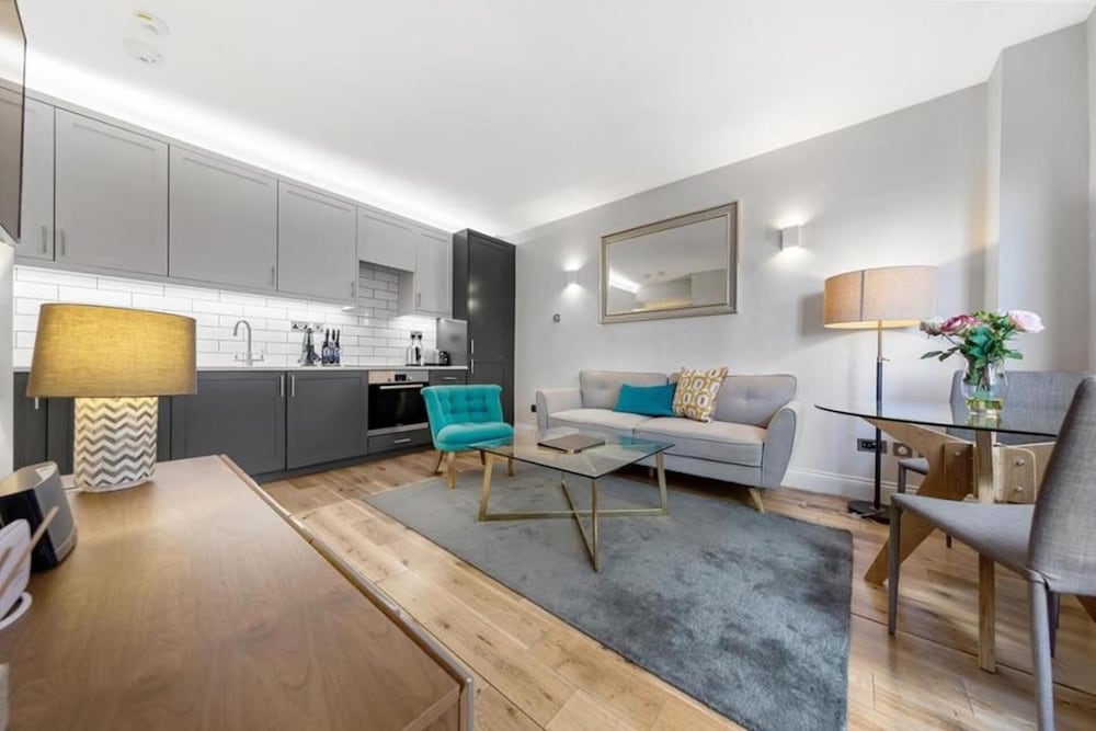 Modern London Nell Gwynn House Apartment