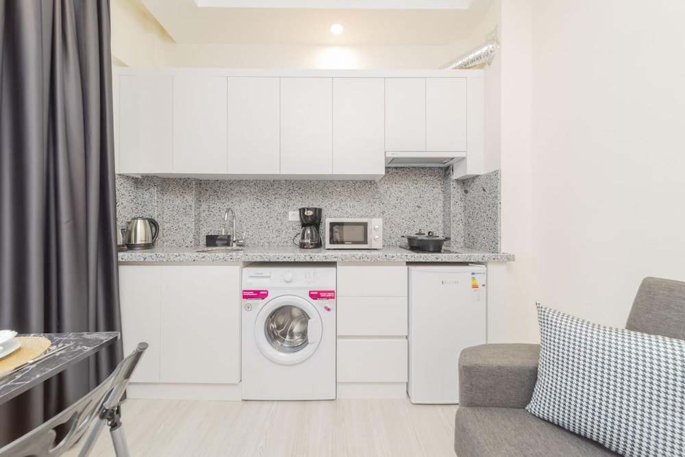 Cozy Flat w Balcony 10 min to Mermerli Beach