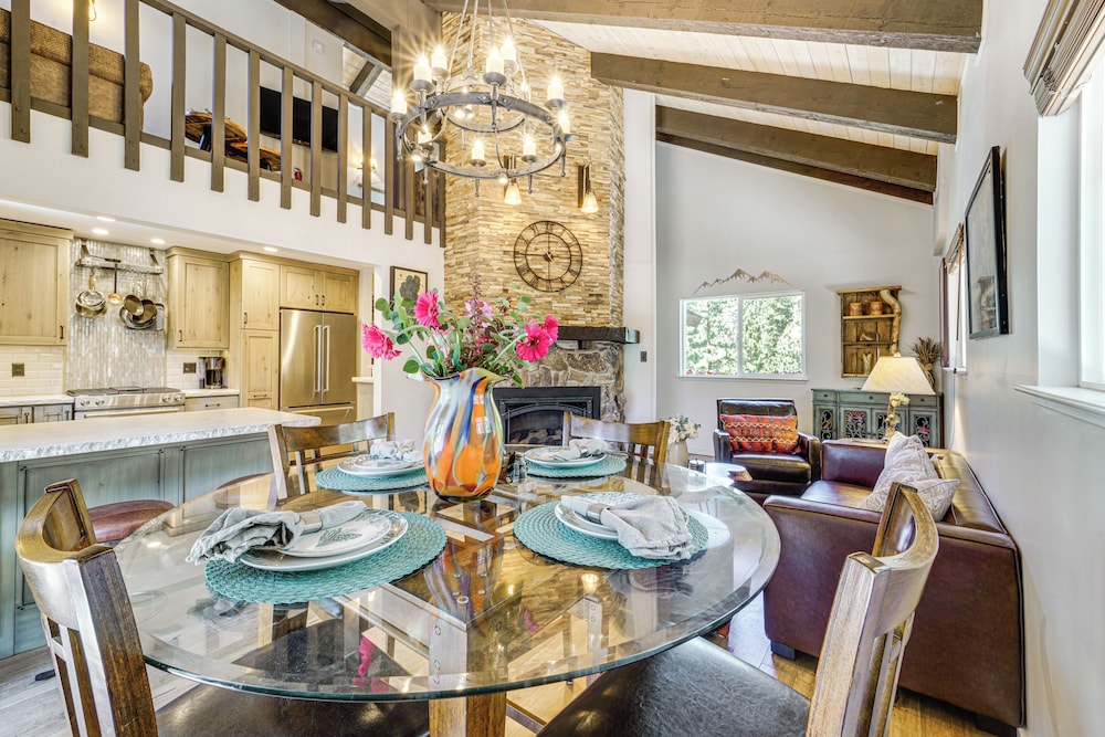 Walk to Diamond Peak: Luxe Chalet w/ Mtn-view Deck