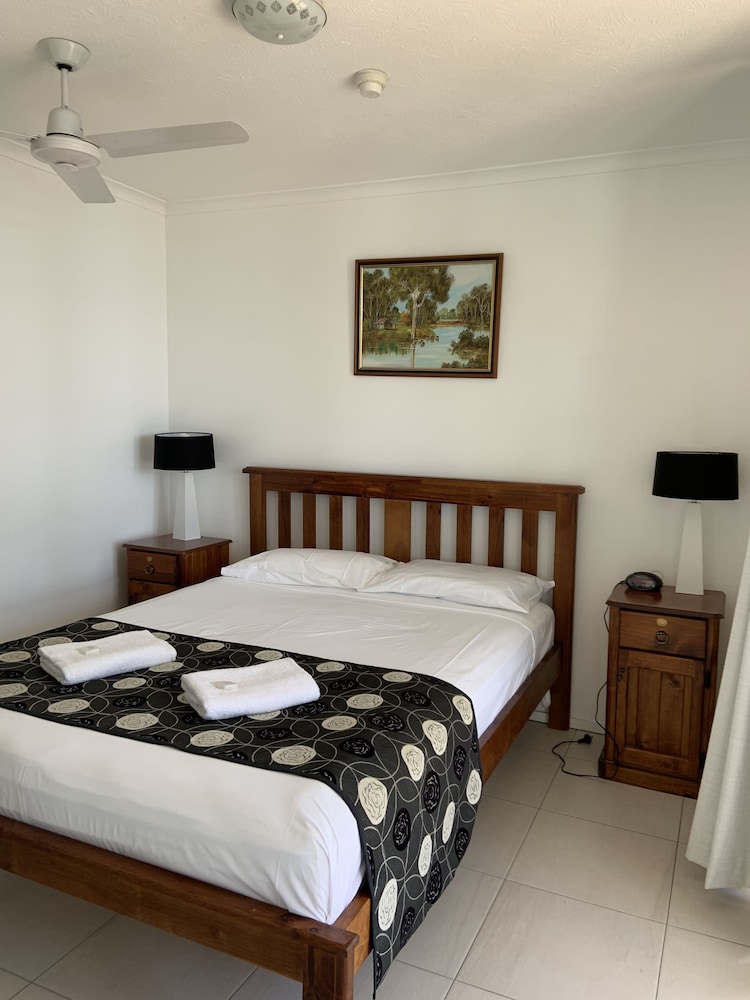 Burleigh Gardens North Hi-Rise view 4