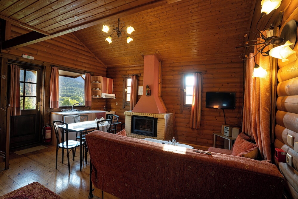 Chalet Likouresi Village
