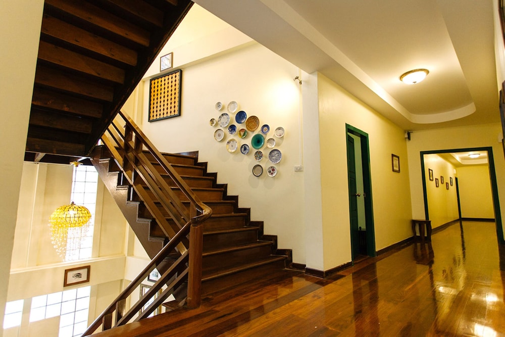 Srisomboon Hostel