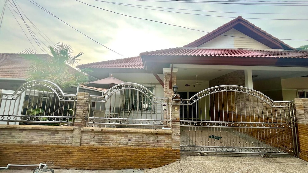 Valley 40 - 2 bdr Private Villa Near Phuket Town view 5