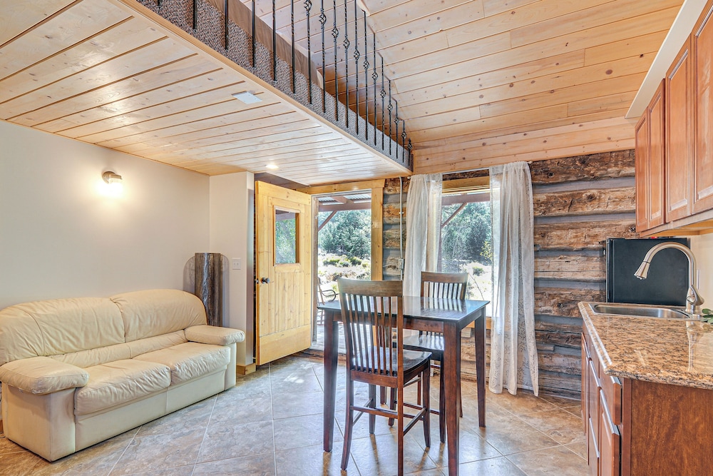 Bryce Canyon Basecamp: Historic Homesteader Cabin