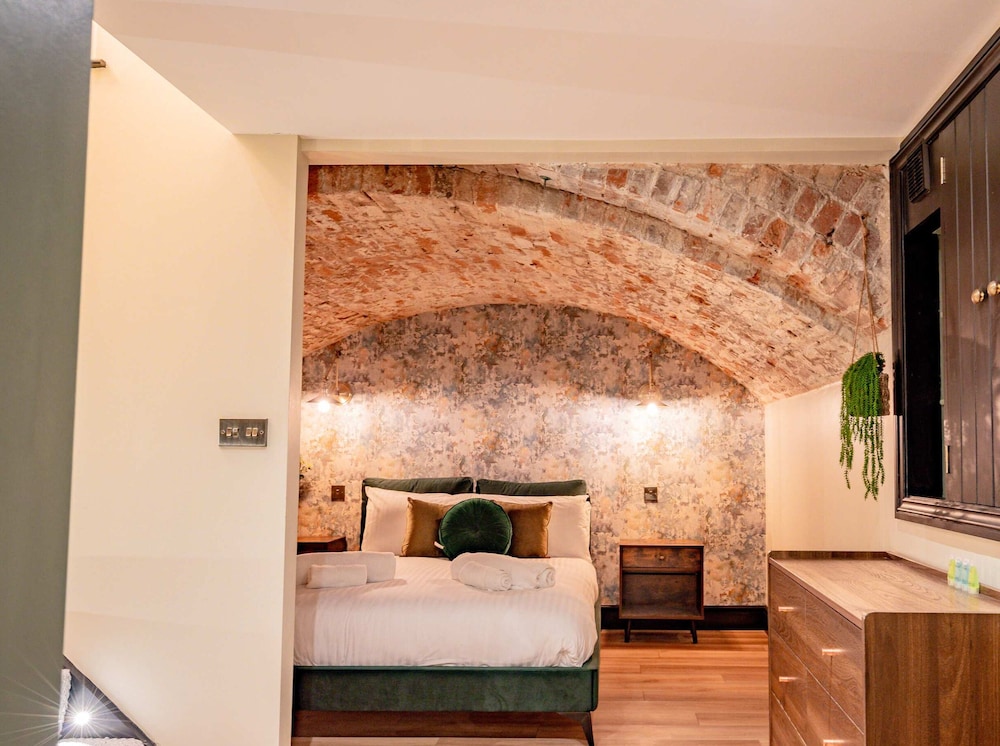 Host Stay Shaw Street Mews Basement
