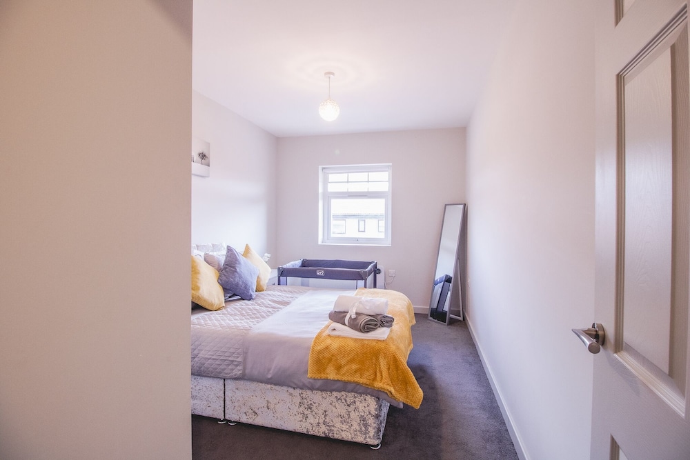 Impeccable 1-bed Apartment in Sunderland view 2