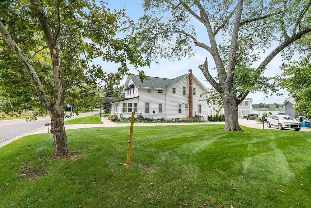 Saugatuck Harbor House