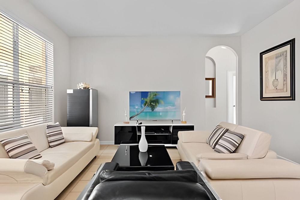 Windsor Hills 5BR 5min to Disney + Pool