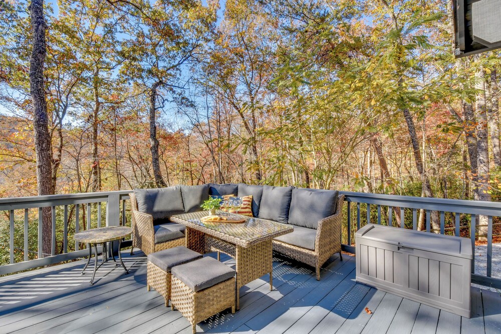 Fish, Hike & Swim: Lake Burton Retreat w/ Hot Tub!