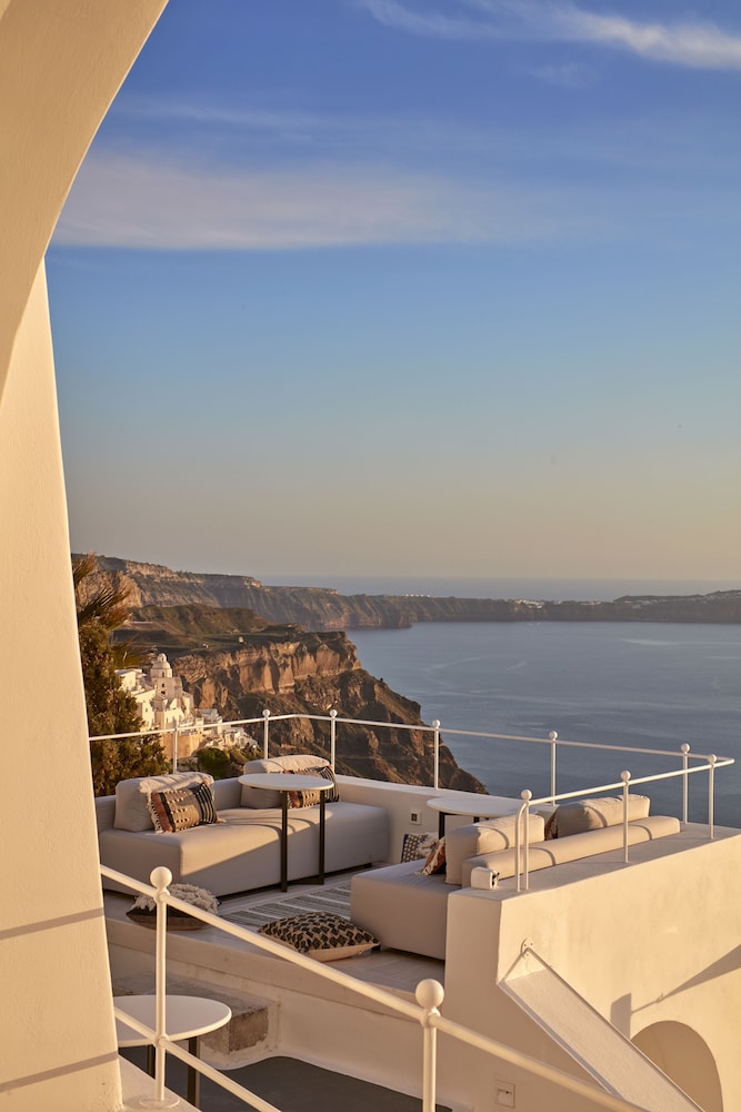 Hotel Cosmopolitan Suites - Image 1