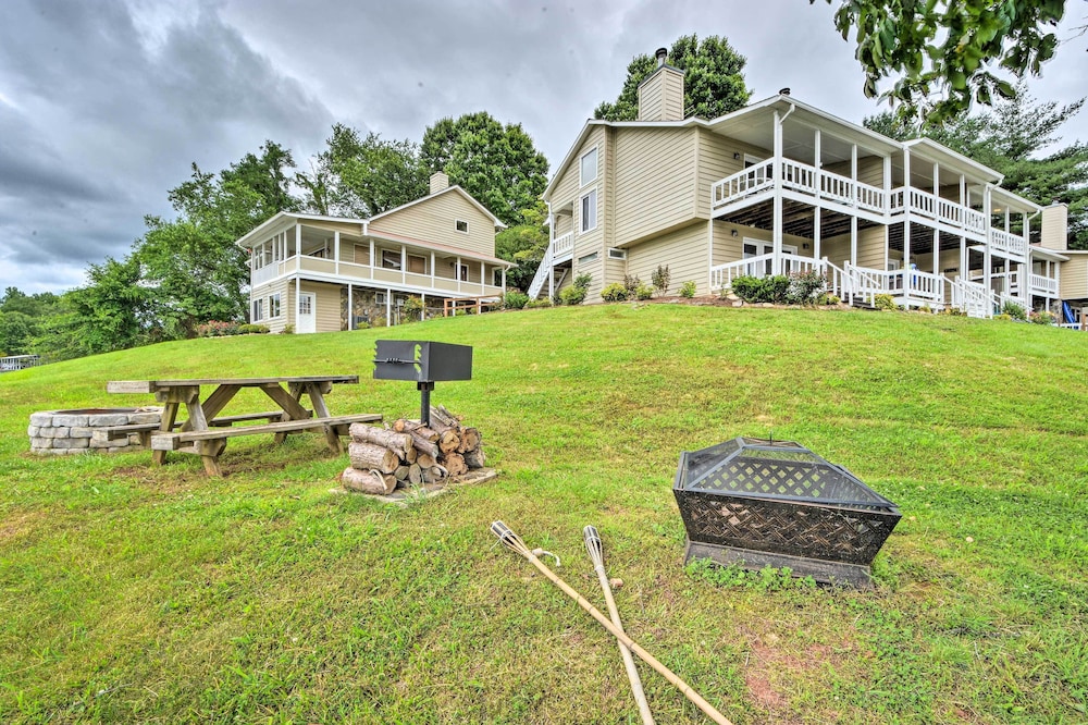 Fire Pit & Boat Dock: Lake Chatuge Townhome! view 3