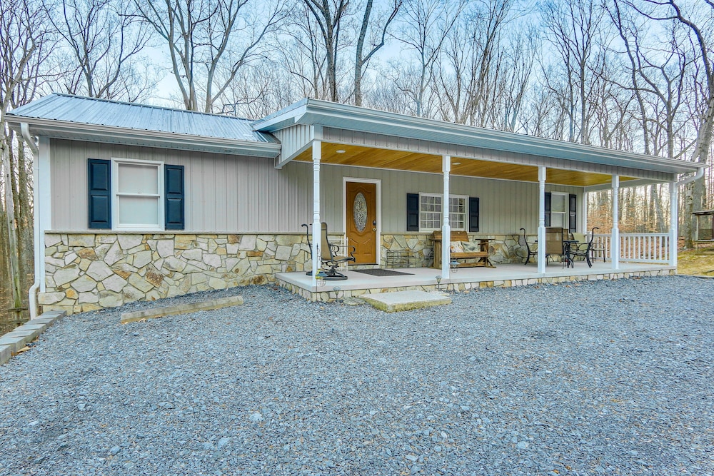 Knoxville Vacations - Peaceful Secluded Knoxville Retreat w/ Deck - Property Image 15