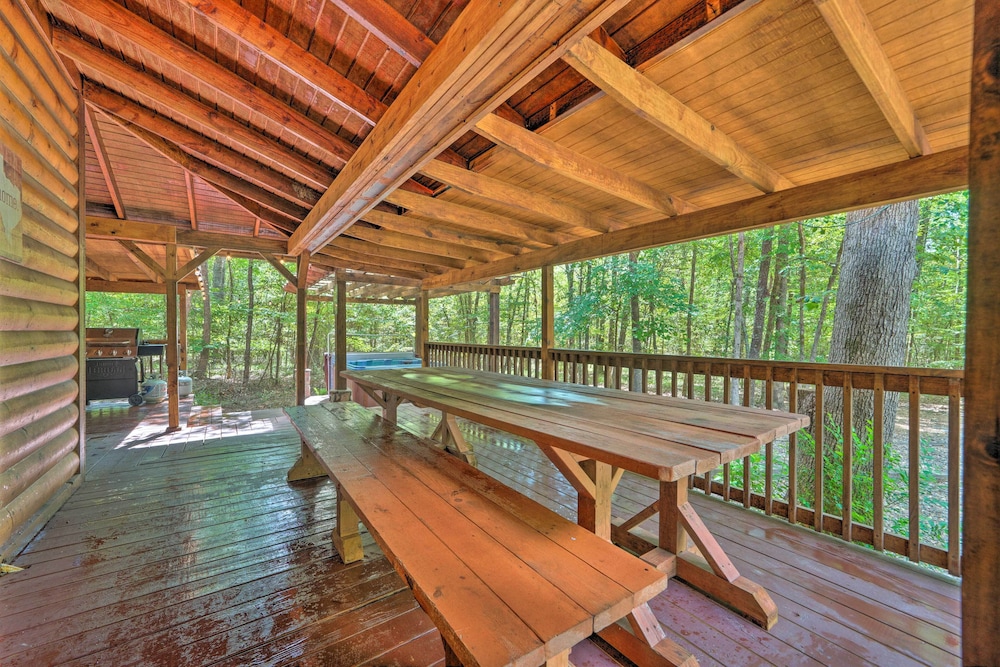 Broken Bow Family Cabin w/ Private Hot Tub! view 3