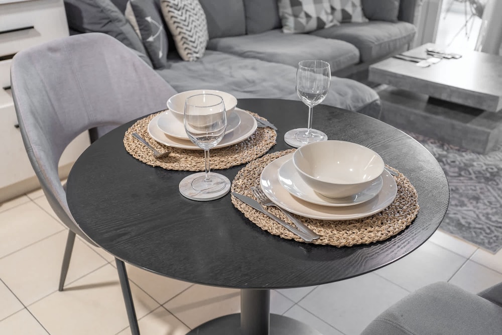 Pleasing 1-bedroom for 4 in JVC for Relaxing Getaway