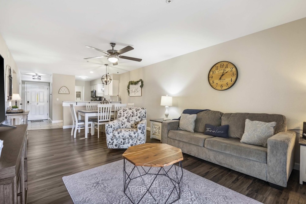 Fairway View Duo Stay for 12!