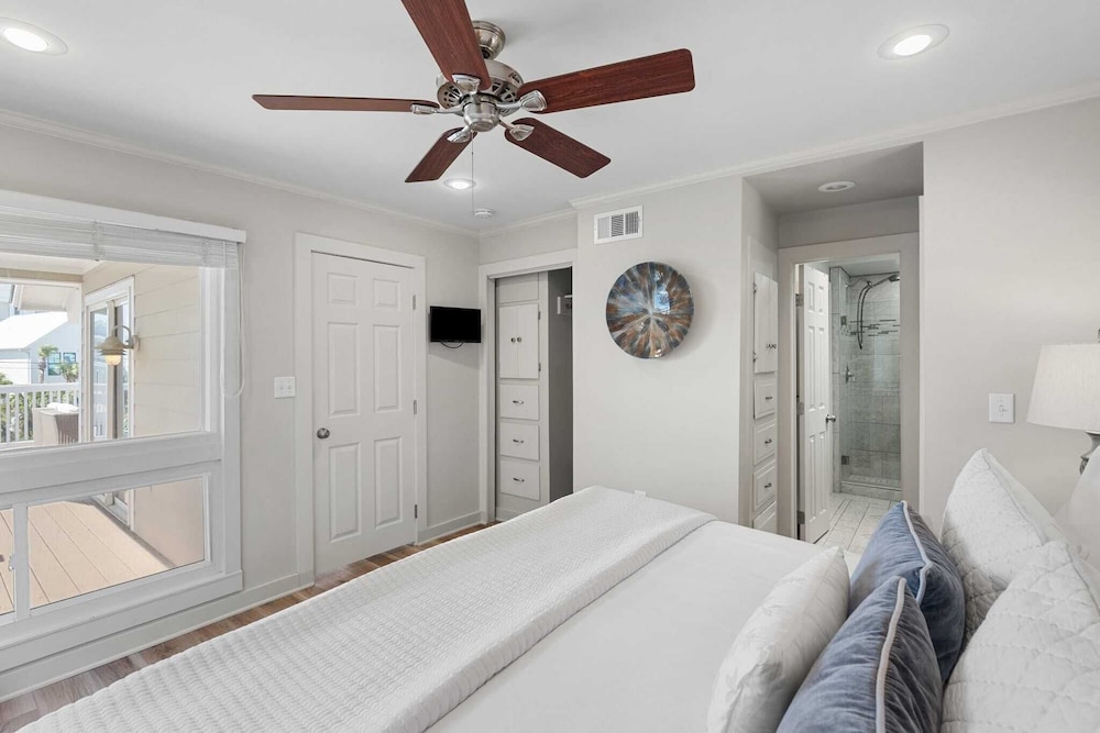 Beach Retreat w/ Sundeck, Golf Cart & Bikes Bungalow House by Avantstay