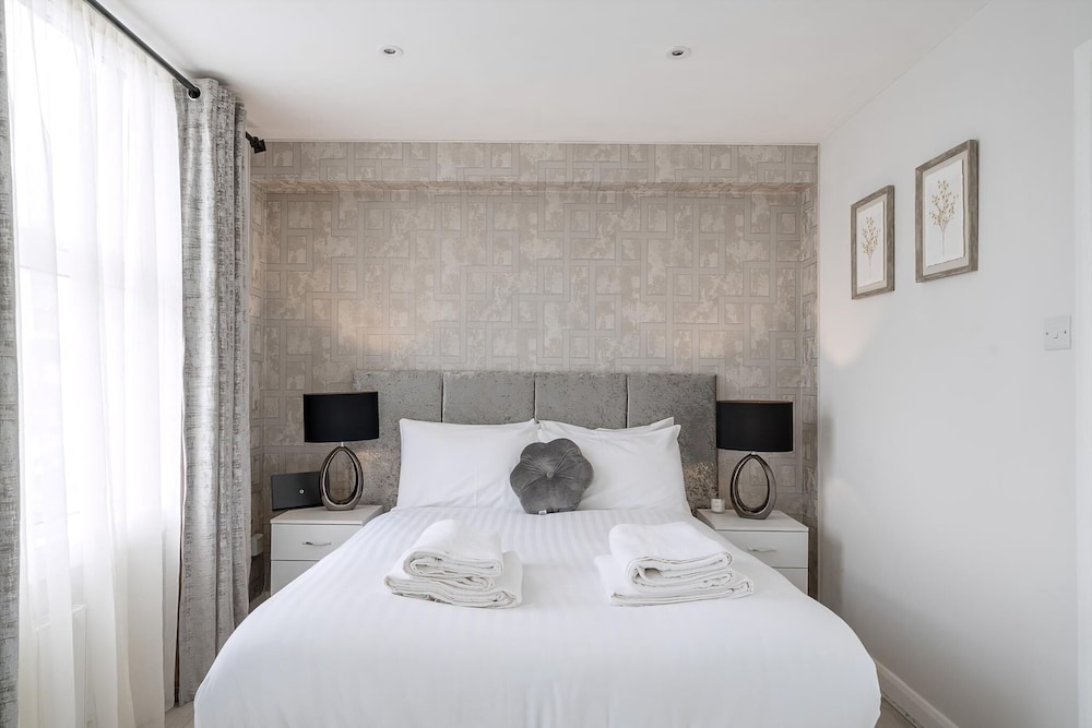 Modern South Wimbledon Stay