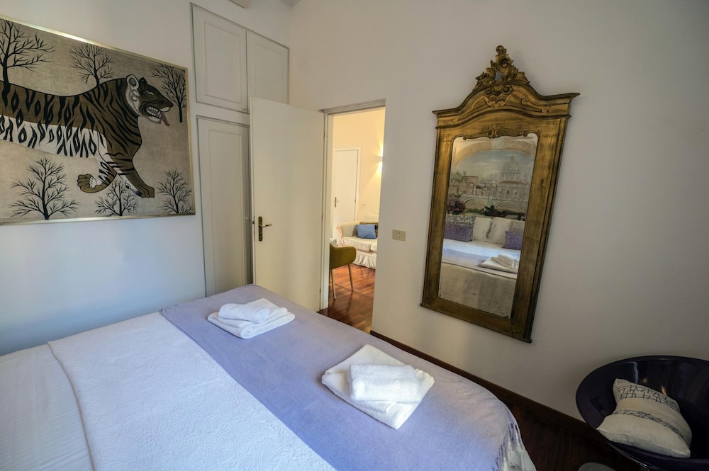 Colosseum 2BR Elegance and Charm