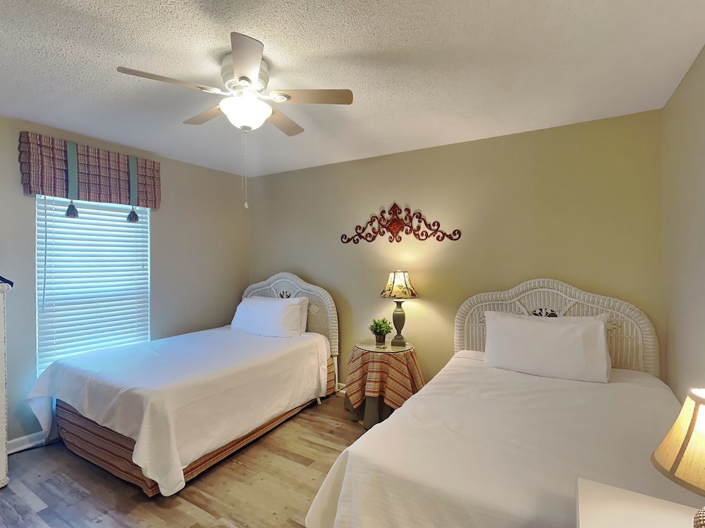 Emerald Isle #400 by Southern Vacation Rentals